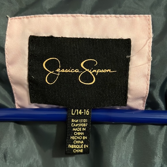 Girls winter coat with hood, size L/14-16. Used but in like new condition. - Picture 3 of 5